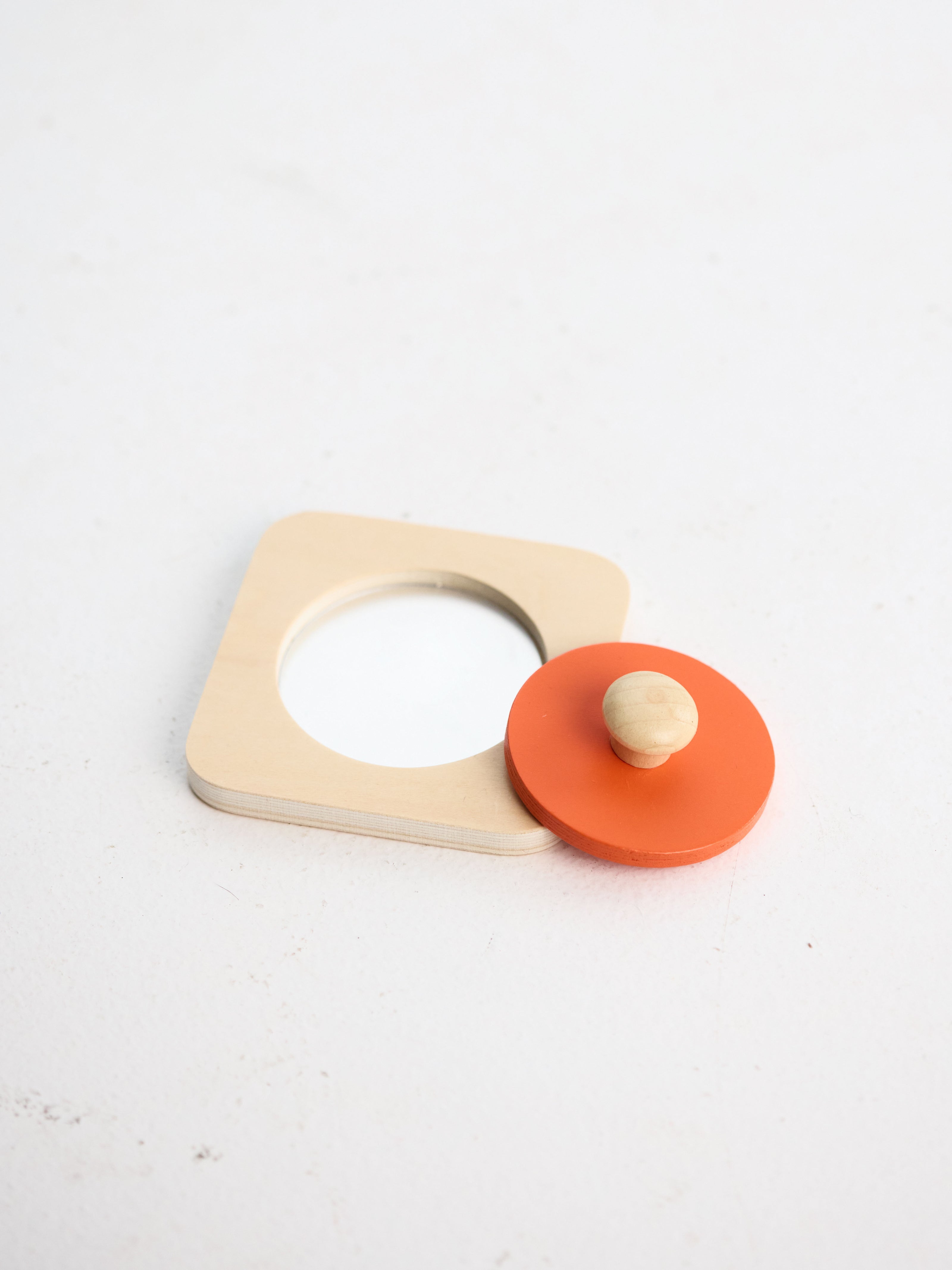 0-6 месеца: Първото докосване 