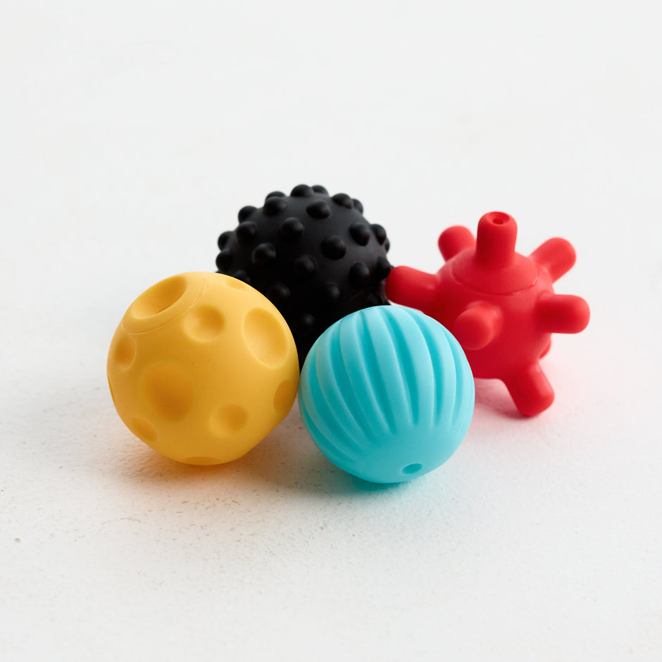 0-6 месеца: Първото докосване 